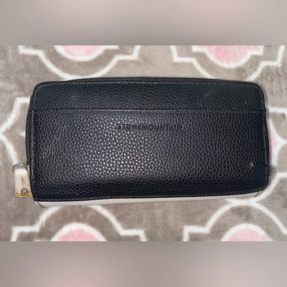 Stone Mountain Black and Cream Leather Zip Wallet Pebbled Two Tone Organizer - Picture 3 of 5